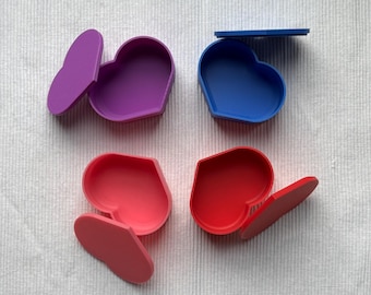 ランチボックス用の蓋付きハート型容器