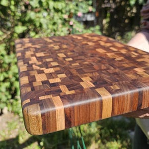 DESIGN solid wood cutting board - Walnut