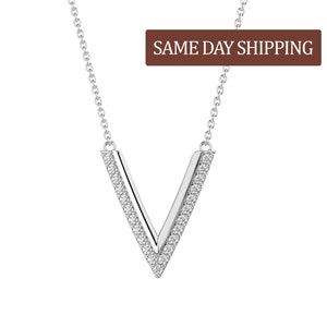 Collar de letra V / Diamantes de laboratorio Moissanite VVS1 / Collar V / Collar en forma de V / Collar de diamantes V / Collar colgante V / Collar delicado