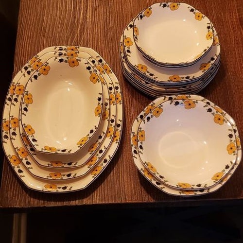 RARE Vintage 1920's Homer Laughlin Flower Pattern shops Dinnerware (Made 1926-28)