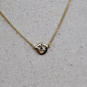 Gold tone, women&#39;s fashion necklace