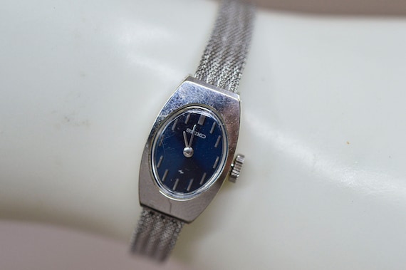 Seiko silver tone with blue dial vintage wind up mechanical wrist watch