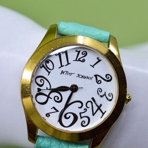 il_300x300.4329456527_9omg.jpg display picture 2