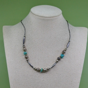 Silver tone, women&#39;s beaded necklace