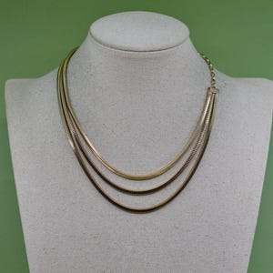 Gold tone, women&#39;s fashion necklace