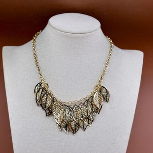 Gold tone, women&#39;s fashion necklace