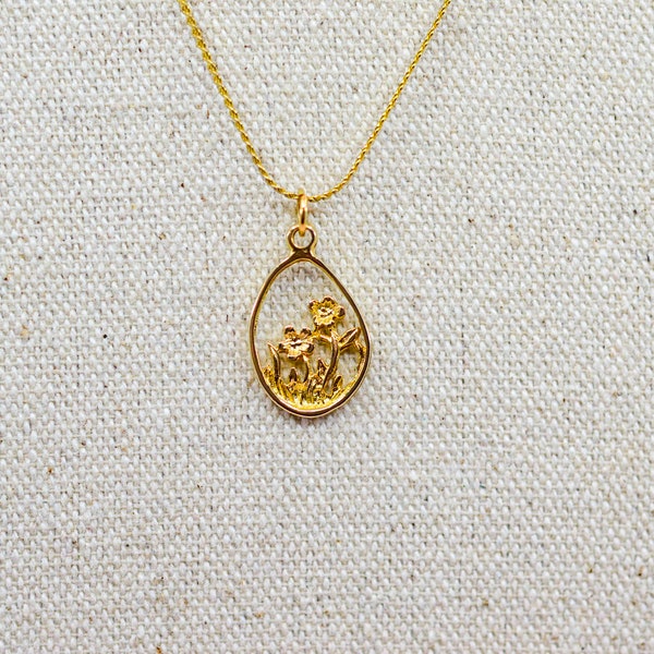 Gold tone, womens fashion , pendant necklace, 18 inches