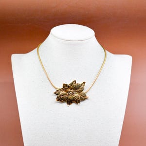 Gold tone, women&#39;s pendant necklace