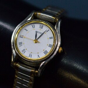 Seiko, silberfarben mit weißem Ziffernblatt, Damenuhr, Uhr auf Stretch-Armband