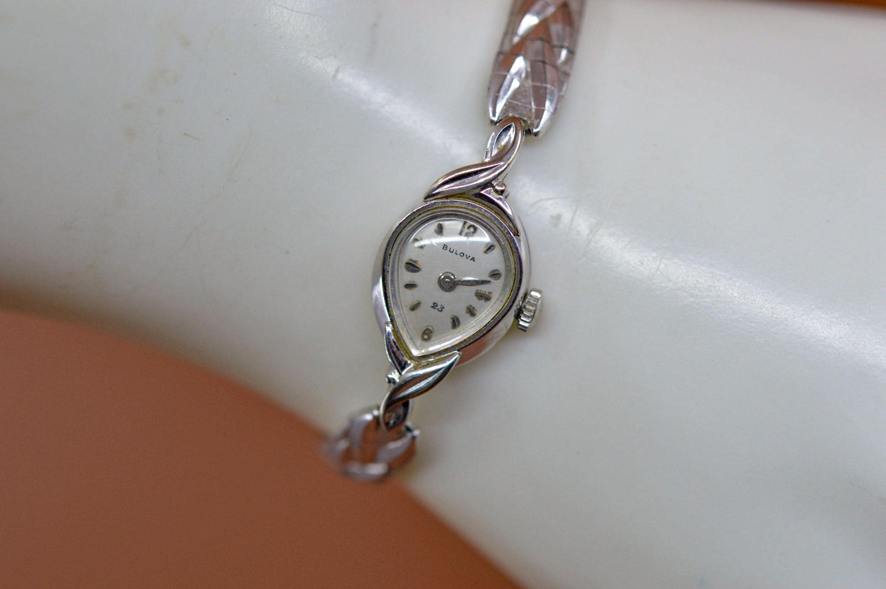 Vintage Bulova Womens Watch 14mm Silver Tone Manual Wind Swiss Expansion 14K White Gold Bulova 17 Jewel Manual Wind Dress Women main image 4
