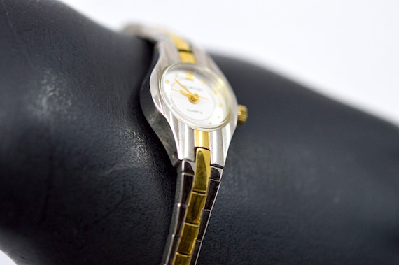 Halston watches outlet