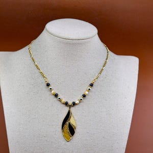Gold tone, women&#39;s fashion , pendant necklace