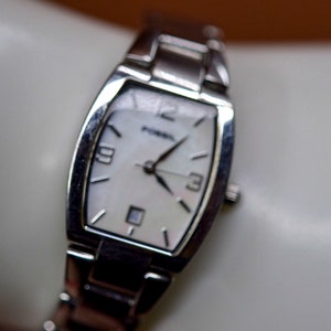 Fossil , silver tone with mop dial, womens, quartz wrist watch