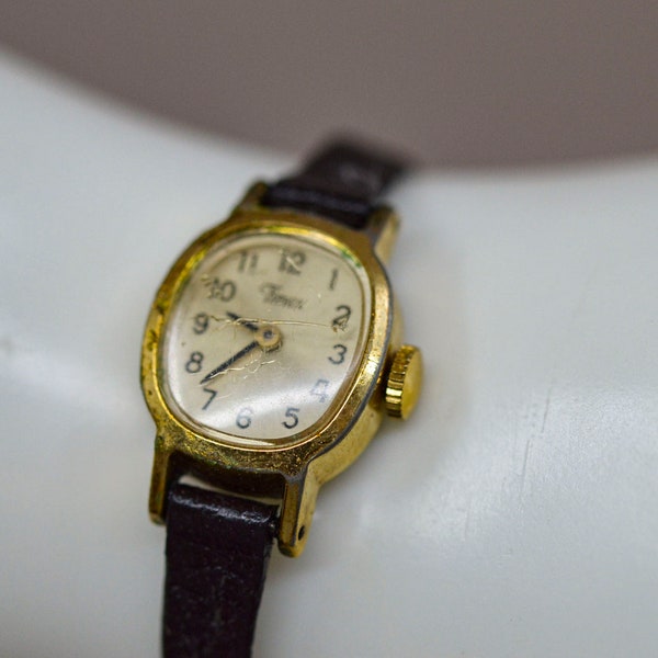 Timex, gold tone , wind up , mechanical, vintage wrist watch