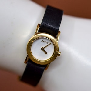 DKNY, gold tone , white dial, womens, quartz wrisst watch