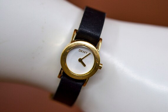 DKNY Gold-Tone Watch with White Dial and White Leather Strap DKNY NY8829 Chambers White Dial Gold Tone Stainless Women main image 4