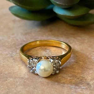 Vintage Gold Tone Faux Pearl & Clear CZ Fashion Cocktail Ring