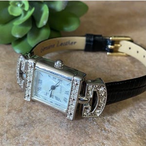 Vintage Victorian Style Silver Tone Genuine Leather Women’s Wrist Watch