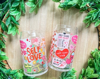 Vaso de amor propio, café helado y más: la salud mental importa