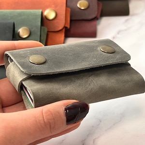 Regalo personalizado para el Día de la Madre, paquete frontal gris, billetera de cuero minimalista, billetera de cuero delgada para tarjetas, regalo para él/ella, mini billetera unisex