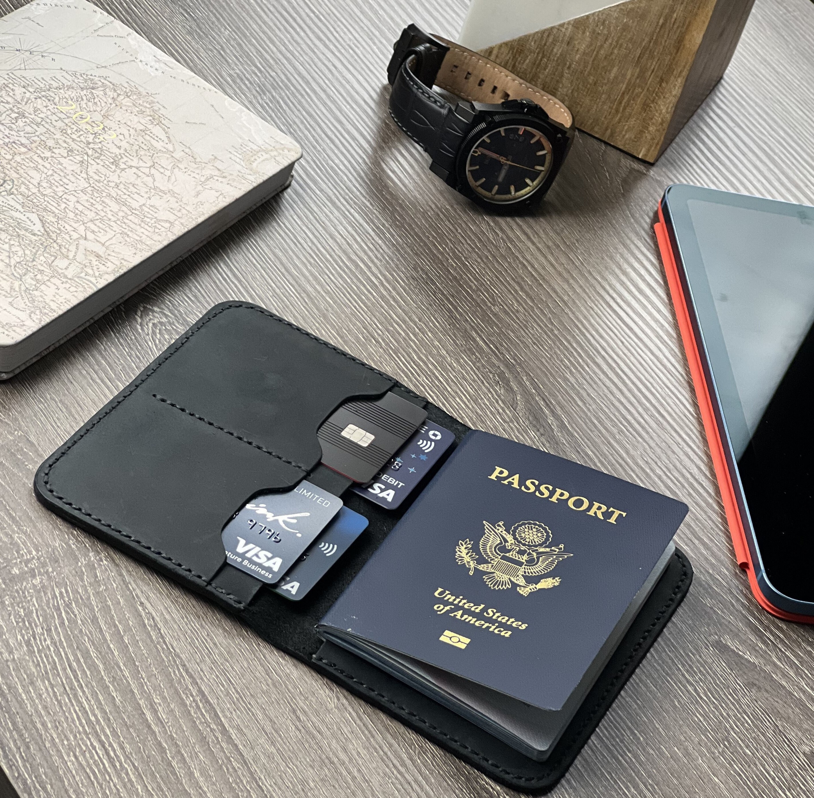 Monogram leather passport holder tan grain – Totême