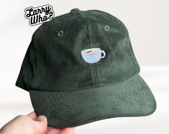 Corduroy pet met geborduurd koffiekopje | Unisex katoenen pet met geborduurd design | Thee, Koffieliefhebber, Chai, Cappuccino, Espresso, Chocolade, Barista