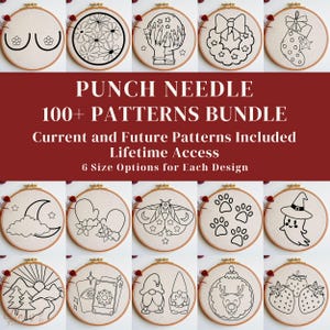 Op de afbeelding: Een collage van 18 borduurringontwerpen voor punch needle borduren. De ontwerpen omvatten een verscheidenheid aan thema's, zoals bloemen, harten, sterren en dieren. De tekst "PUNCH NEEDLE 100+ PATTERNS BUNDLE Current and Future Patterns Included Lifetime Access 6 Size Options for Each Design" wordt weergegeven in rode tekst op een witte achtergrond.