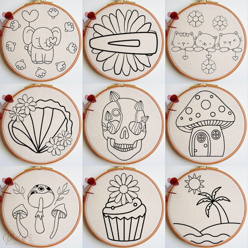 K&ouml;nnte beinhalten: Neun Stickmuster auf Stickrahmen mit verschiedenen Designs, darunter ein Pilzhaus, ein Sch&auml;del mit Pilzen, ein Cupcake mit einer Blume, eine Palme am Strand, eine Muschel mit Blumen, eine G&auml;nsebl&uuml;mchen mit einer Haarklammer, ein Elefant mit einem Herzballon und zwei Pilze.