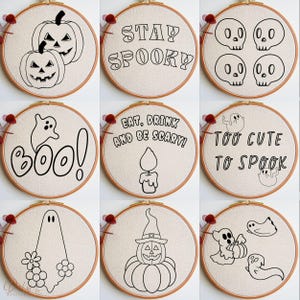 K&ouml;nnte beinhalten: Neun Stickrahmen-Designs mit Halloween-Motiven. Die Designs beinhalten K&uuml;rbisse, Geister und Texte wie "Stay Spooky", "Boo!" und "Too Cute to Spook".