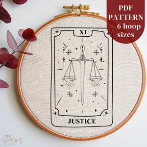 魔女の手刺繍 PDF パターン ファイル: 正義のタロット カード デザイン、ニードルポイント初心者向けのサイキック DIY フープ アート パターン、ウィッカのギフト