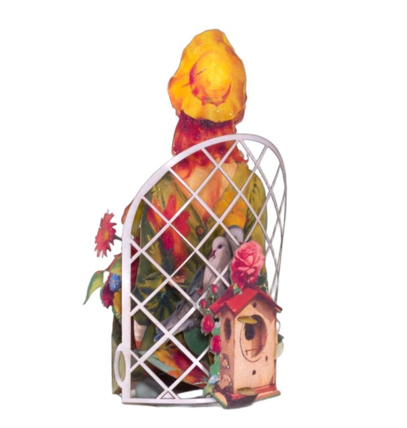 No.73 The Flower Girl In Green, Pop-up Greeting Card. imagen 6