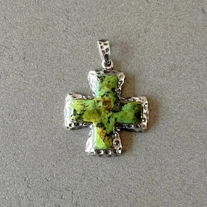 Vintage Sterling Silver Green Stone Cross Pendant, Vintage Cross for Her, Religious Jewelry, Cross Jewelry for Women, Silver Pendant Vintage