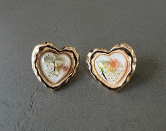 Dried flower earrings for woman stud earrings heart shape earrings gift for her heart earrings for wedding guest everlasting flower earrings