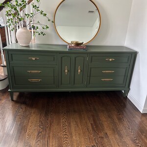 Vintage Mid Century 1960s nine drawer dresser