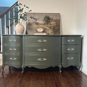 Vintage French Provincial Dresser(SOLd OUT)