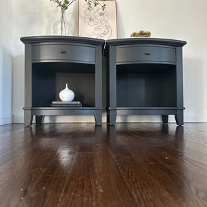 Pair of Modern Nightstands(SOLD OUT)