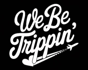 Pode incluir: Texto branco em fundo preto que diz "We Be Trippin'" com um avião estilizado e um design de coração.