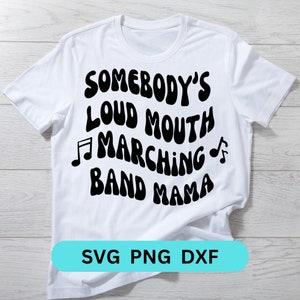 Design de camisa SVG PNG da mãe da banda | A banda marcial de alguém fala alto, mamãe | banda do ensino médio | clube de reforço de banda | banda mamãe