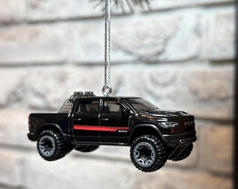 Hot Wheels Premium 2024 Real Riders, Ram 4x4 Pickup Scala 1:43, Colore Rosso/nero, Metallo