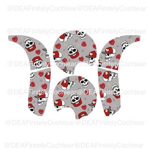 以下が含まれることがあります： 赤色の野球帽と赤いハート型のキャンディーをかぶったスカルを特徴とするグレーのパターンデザイン。 デザインは、クラフトプロジェクトに適した、複数の切り抜かれた形状に繰り返されます。