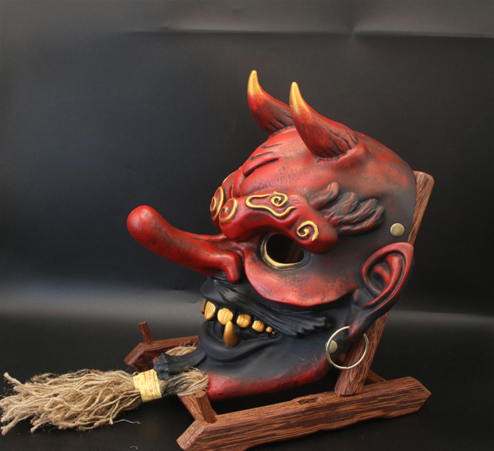 Hannya, la maschera giapponese di un demone femminile corroso