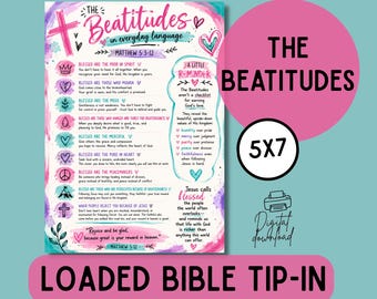 Op de afbeelding: Een kleurrijke, geïllustreerde print getiteld The Beatitudes in everyday language, met Mattheüs 5:3-12. Het ontwerp bevat aquarelaccenten in roze, paars en blauw, met kleine iconen naast elk vers en een sectie genaamd A Little Reminder.