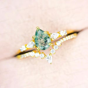 Pear Moss Agate Engagement Ring Set: Gold Art Deco Wedding Ring