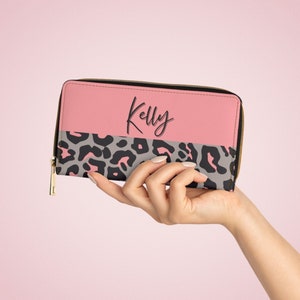 Cartera con cremallera personalizada con estampado de leopardo en gris y coral para mujer