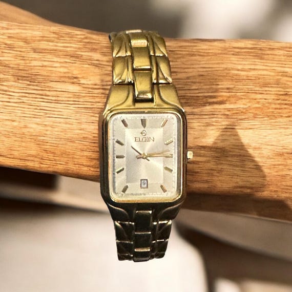Reloj Elgin de acero inoxidable en tono dorado: clásico y