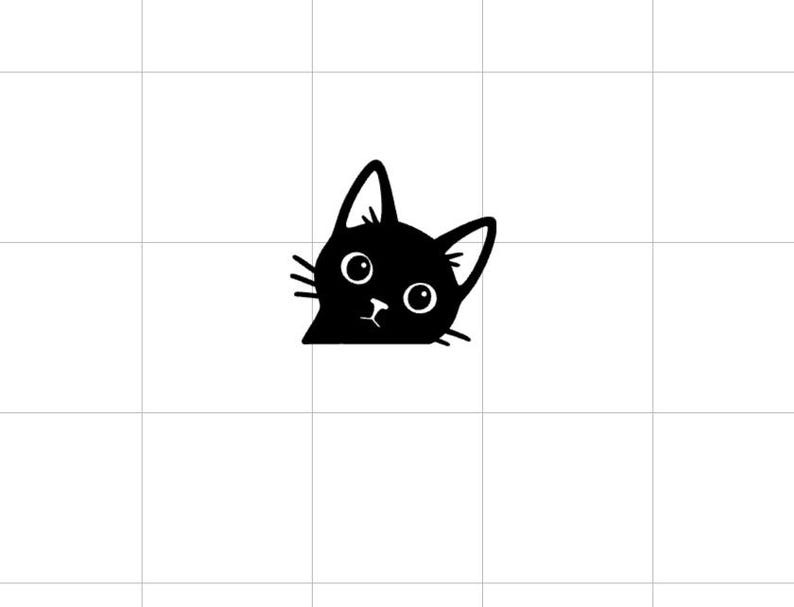 Puede incluir: Ilustraci&oacute;n de un gato negro asom&aacute;ndose por encima de una superficie, con ojos grandes y redondos y bigotes. La silueta del gato es simple y de dibujos animados, sobre un fondo de cuadr&iacute;cula blanca. Las orejas del gato son puntiagudas y atentas.