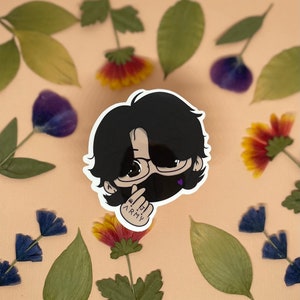 Pode incluir: Um adesivo de desenho animado preto e branco de uma pessoa usando uma m&aacute;scara preta e &oacute;culos. A pessoa est&aacute; fazendo um sinal de cora&ccedil;&atilde;o com a m&atilde;o e as palavras "I 💜 ARMY" est&atilde;o escritas em sua m&atilde;o.