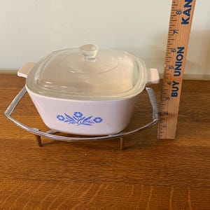 1 3/4 Quart Corning Ware Casserole Dish Blue Cornflower Pattern With Glass Lid and Metal Holder/Stand  Free Shipping
