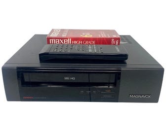 Reproductor de vídeo VHS Magnavox VR9912AT01 negro de 1990 con mando a distancia y reproductor de cintas. LEER