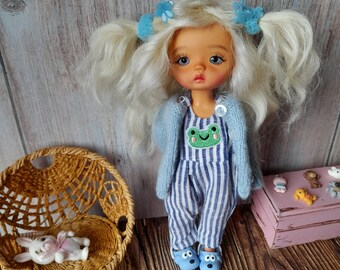 AUF LAGER Puppe Bjd OOAK mit kompletter Kleidung